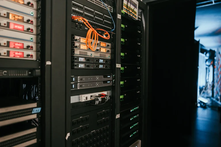 Serveur VPS ou hébergement mutualisé : quand faut-il passer au VPS ? Serveur VPS : baie de serveurs dans un centre de données